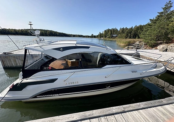 Grandezza 27 OC / Volvo Penta 260 HK / 2012 3 of 5