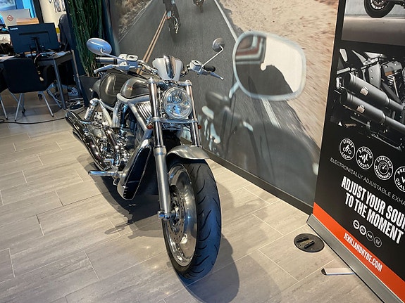 Harley-Davidson VRSCA V-Rod vi löser transporten 2 of 6