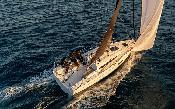 BENETEAU FIRST 30 3 of 5