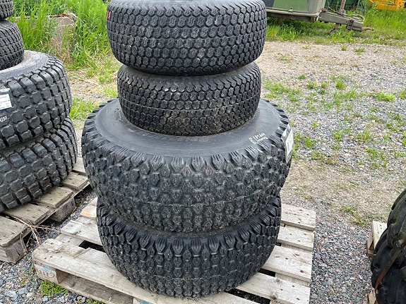 Däck på fälg John Deere