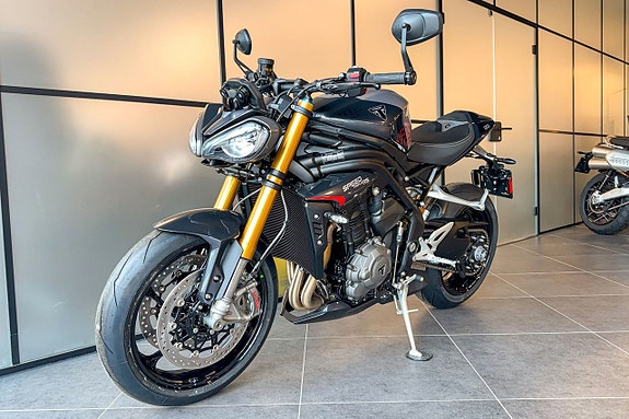 Triumph Speed Triple 1200 RS 2 of 5