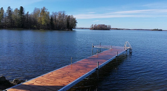 Badbrygga -Båtbrygga -Lättviktsbrygga i Aluminium /Thermoträ