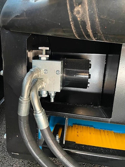 SE Equipment  3,35m3 Sandspridarskopa Sandningsskopa omg lev 4 of 5