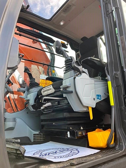 Hitachi ZX 225 US LC 6 of 8