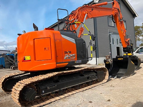 Hitachi ZX 225 US LC 2 of 8