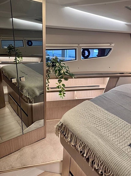Sealine C335 - 11 x 3,5m - 1 x 440 hk / 2 x 270 hk 8 of 12