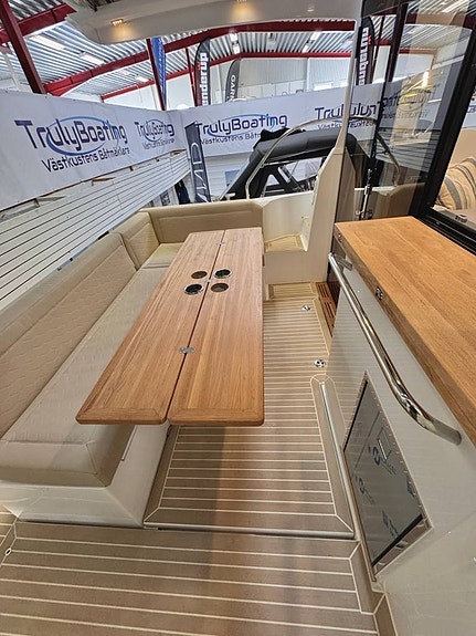 Sealine C335 - 11 x 3,5m - 1 x 440 hk / 2 x 270 hk 12 of 12