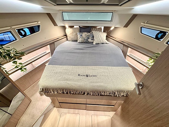 Sealine C335 - 11 x 3,5m - 1 x 440 hk / 2 x 270 hk 7 of 12