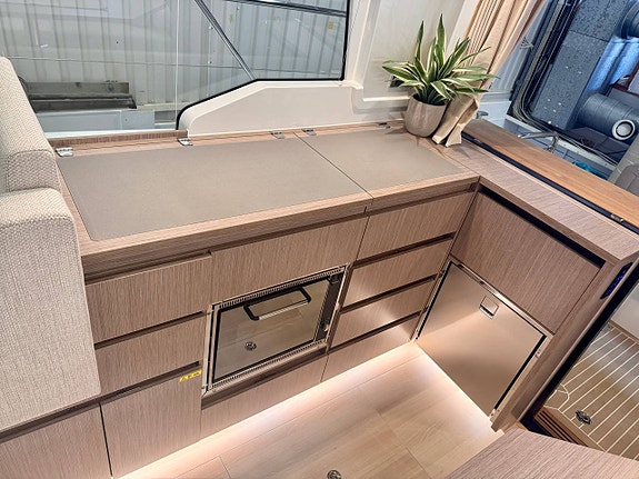 Sealine C335 - 11 x 3,5m - 1 x 440 hk / 2 x 270 hk 5 of 12