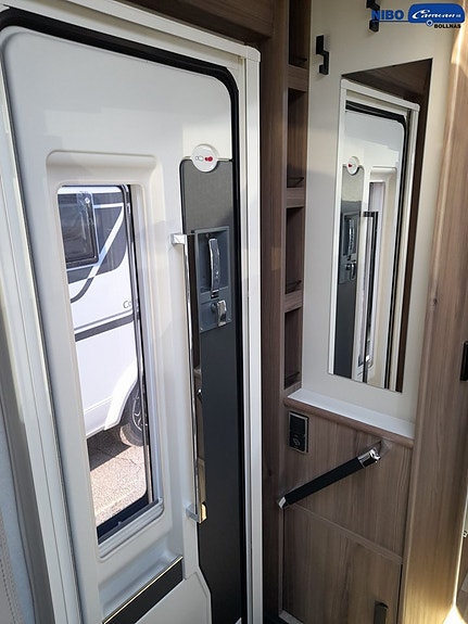 Kabe Imperial Travel Master Intergrated 860 LGB 6 of 17