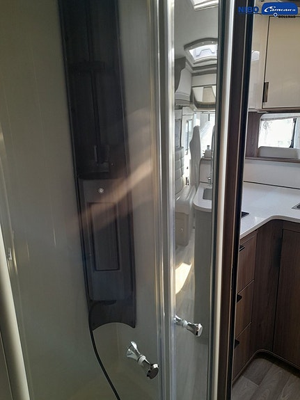Kabe Imperial Travel Master Intergrated 860 LGB 15 of 17