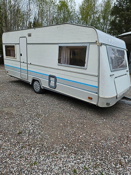 Knaus Azur 530 " dubbelsäng/ förtält