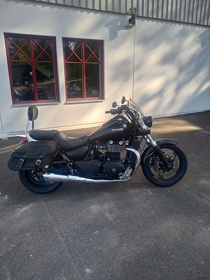 Triumph Thunderbird Storm