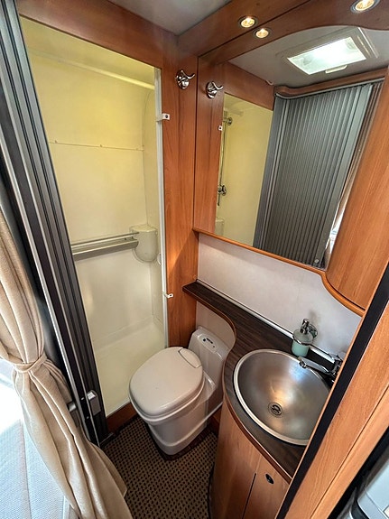 Hymer B 654 CL AC, 160HK, SOLCELL, BACK KAMERA 13 of 17