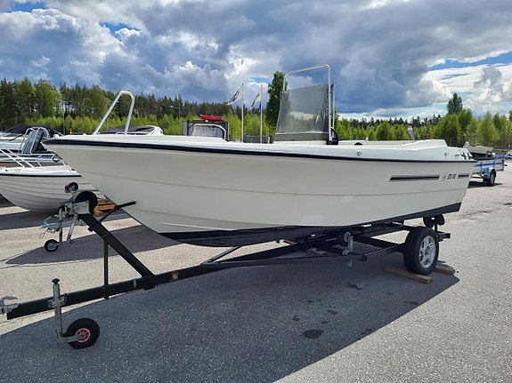 Lami 570 stor mitt styrpulpet  höga fribord  bud  räntefritt
