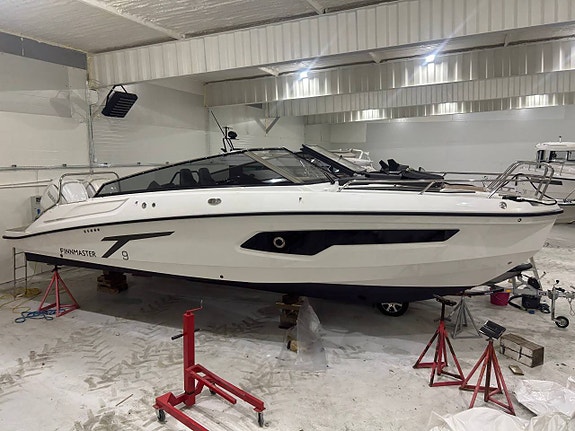 Finnmaster T9, 2x vit Yamaha F300, Joystick -22 Topputrustad