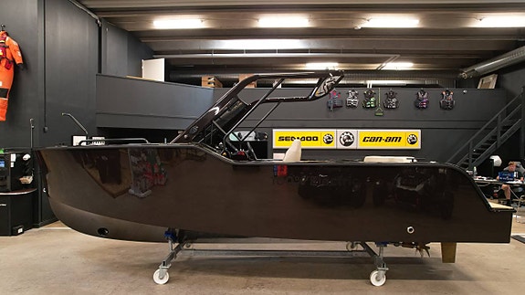 XSHORE 1 SVENSKBYGGD ELBÅT