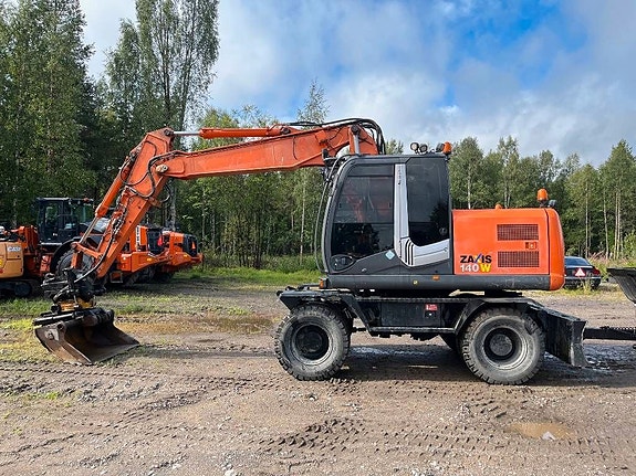 Hitachi ZX140W-3 2 of 8