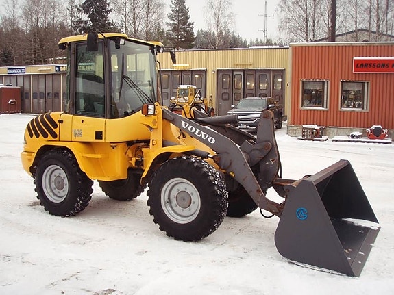 Volvo L 30 B Pro 2 of 5
