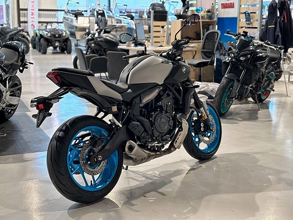 Yamaha MT-07 3 of 8