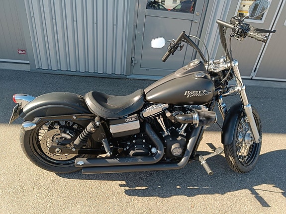 Harley-Davidson Street Bob Twin Cam 96 Svensksåld 2098 Mil 15 of 17