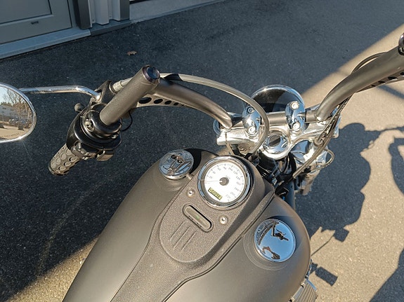Harley-Davidson Street Bob Twin Cam 96 Svensksåld 2098 Mil 13 of 17