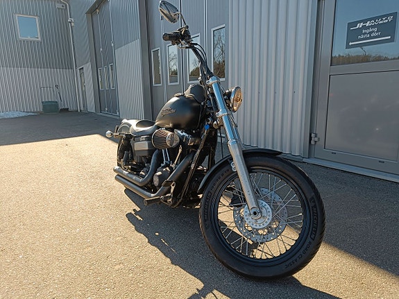 Harley-Davidson Street Bob Twin Cam 96 Svensksåld 2098 Mil 16 of 17