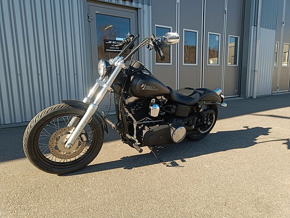 Harley-Davidson Street Bob Twin Cam 96 Svensksåld 2098 Mil 9 of 17