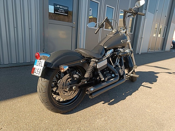 Harley-Davidson Street Bob Twin Cam 96 Svensksåld 2098 Mil 14 of 17