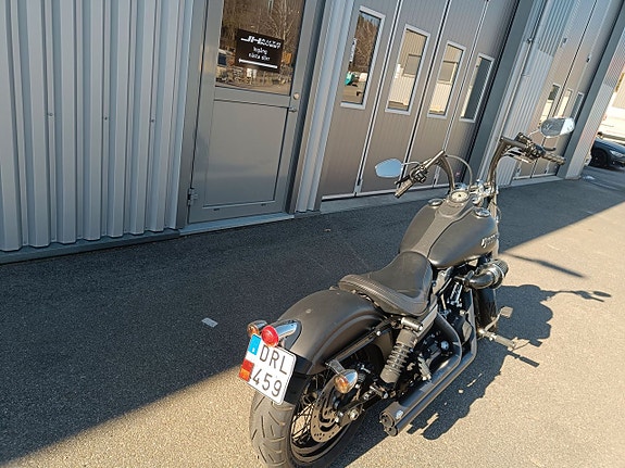 Harley-Davidson Street Bob Twin Cam 96 Svensksåld 2098 Mil 11 of 17