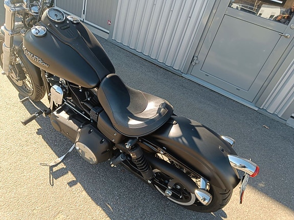 Harley-Davidson Street Bob Twin Cam 96 Svensksåld 2098 Mil 4 of 5