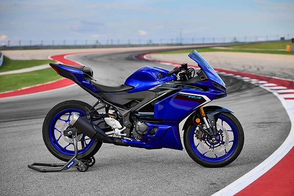 Yamaha R3 3 of 4
