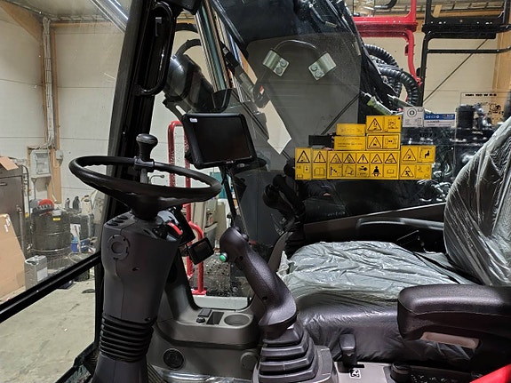 Hidromek HMK150WR 37km/h Steelwrist X18 Grip 6 of 8