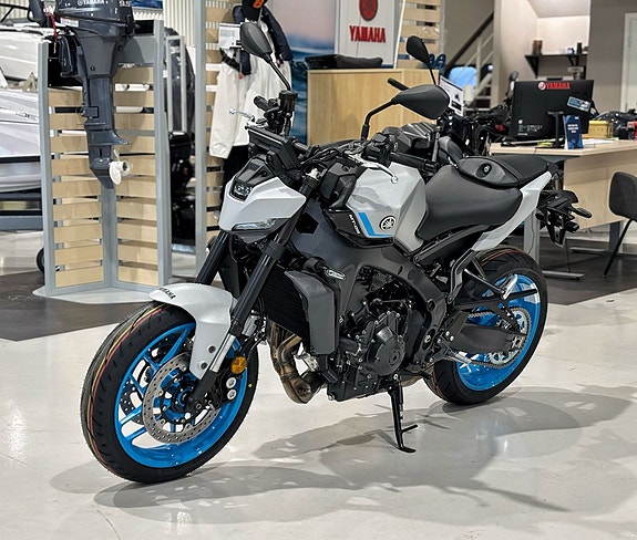 Yamaha MT-09 2 of 8