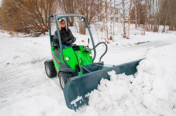 Avant 225  "Året-Runt-maskinen" (200 olika redskap)