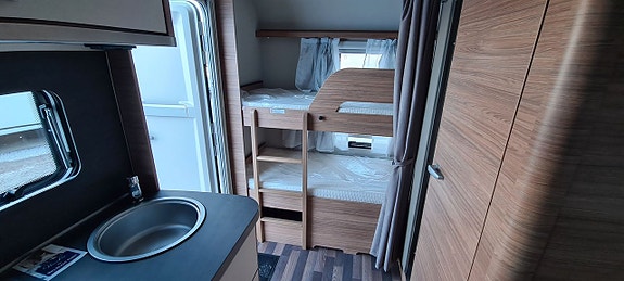Weinsberg 480 QDK CaraOne "Våningssäng + Golvvärme" 3 of 5