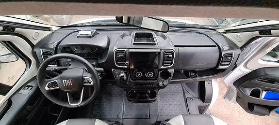 Knaus 700 MEG Live Wave "Dieselvärme + Multimedia pkt" 4 of 11