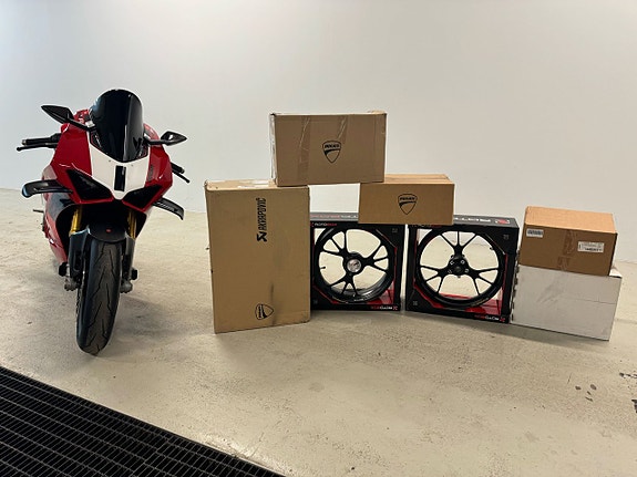 Ducati Panigale V4R DQS I Akrapovic I  Robotox Carbon Wheels 15 of 15