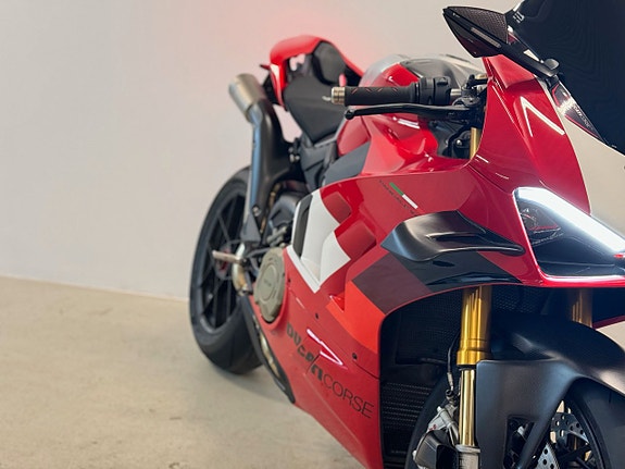 Ducati Panigale V4R DQS I Akrapovic I  Robotox Carbon Wheels 3 of 15