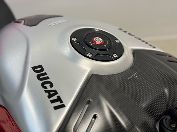 Ducati Panigale V4R DQS I Akrapovic I  Robotox Carbon Wheels 7 of 15