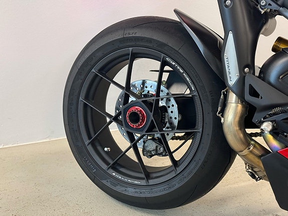 Ducati Panigale V4R DQS I Akrapovic I  Robotox Carbon Wheels 9 of 15