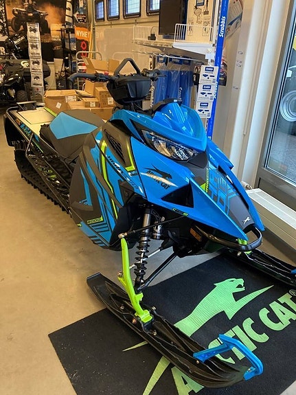 Arctic Cat M8000 Hardcore Alpha 146" 2024 momsad
