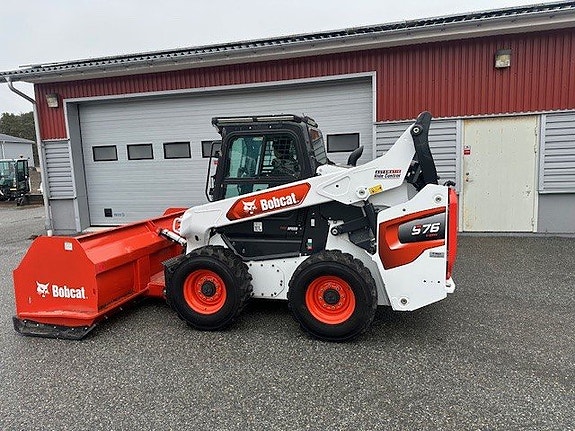 Bobcat S76 med Snow pucher 2 of 5