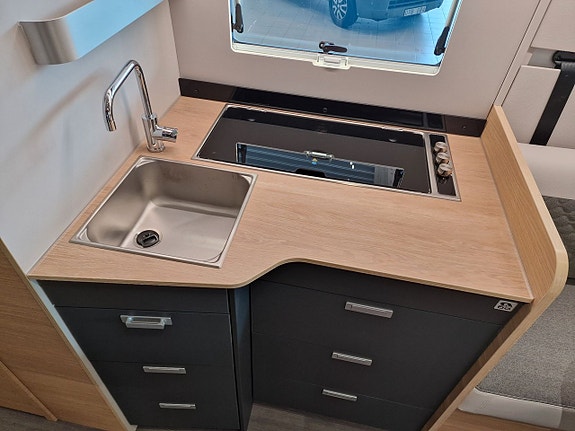 Adria CORAL 670 DL 60Y (60 Year Edition) 21 of 30
