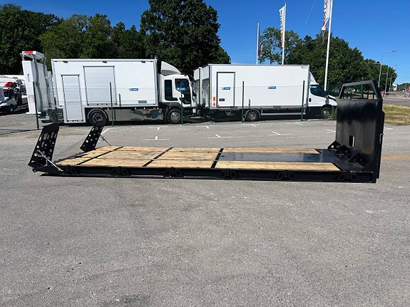 Bilcenter Flaket- Maskinflak med löstagbara ramper