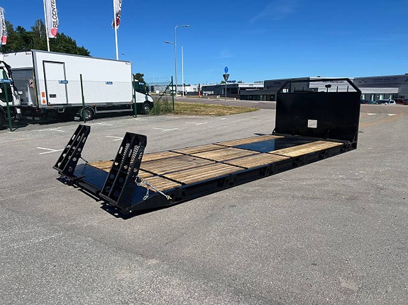 Bilcenter Flaket- Maskinflak med löstagbara ramper 3 of 12