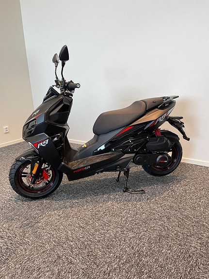 MOTO CR R9 4 of 5