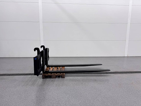 Pallgafflar 8 ton Ställ 2200 mm Gaffel 2400mm