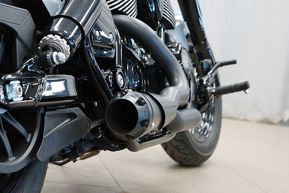 Indian CHIEF BOBBER DARK HORSE 1.8 THUNDER STROKE 111 V-TWIN | HÖSTPRIS! 9 of 16