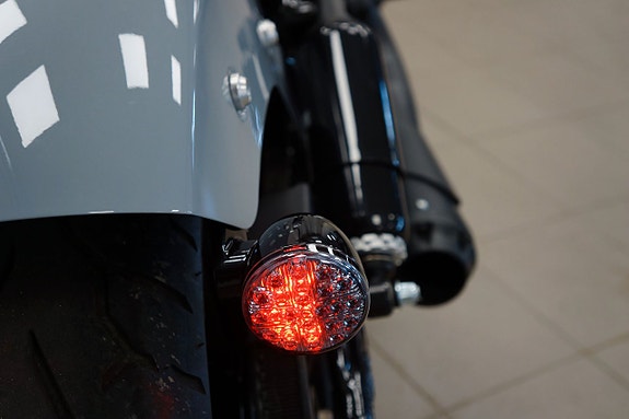Indian CHIEF BOBBER DARK HORSE 1.8 THUNDER STROKE 111 V-TWIN | HÖSTPRIS! 8 of 16